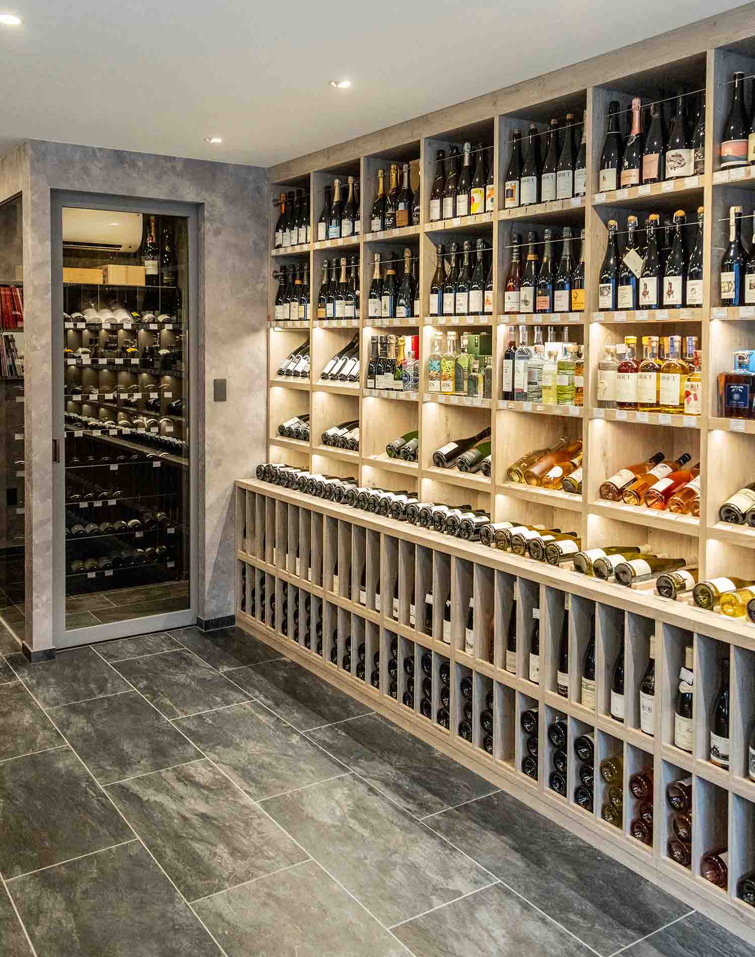 スブリム ワインショップの内観