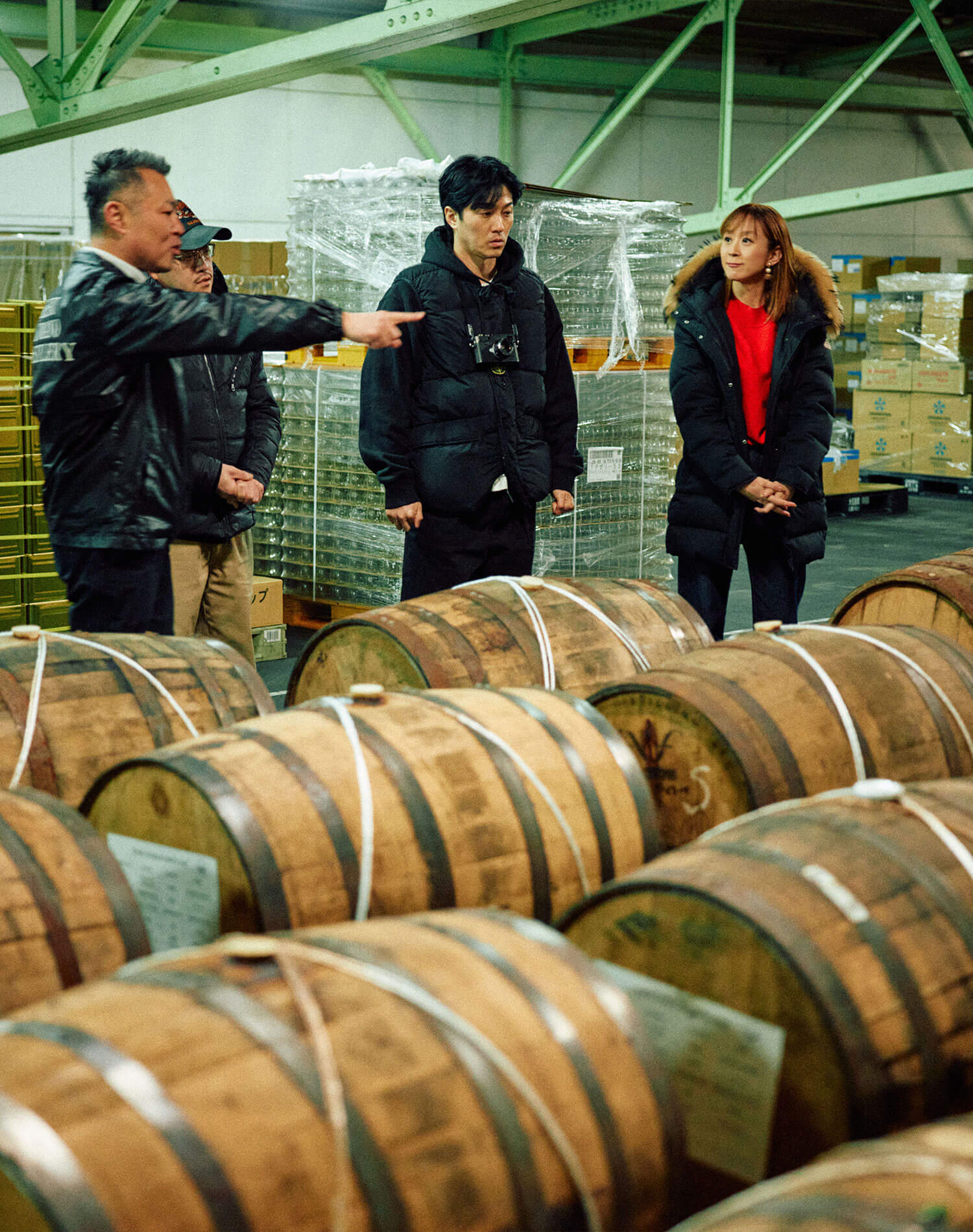 工場の一角に並ぶウイスキー樽