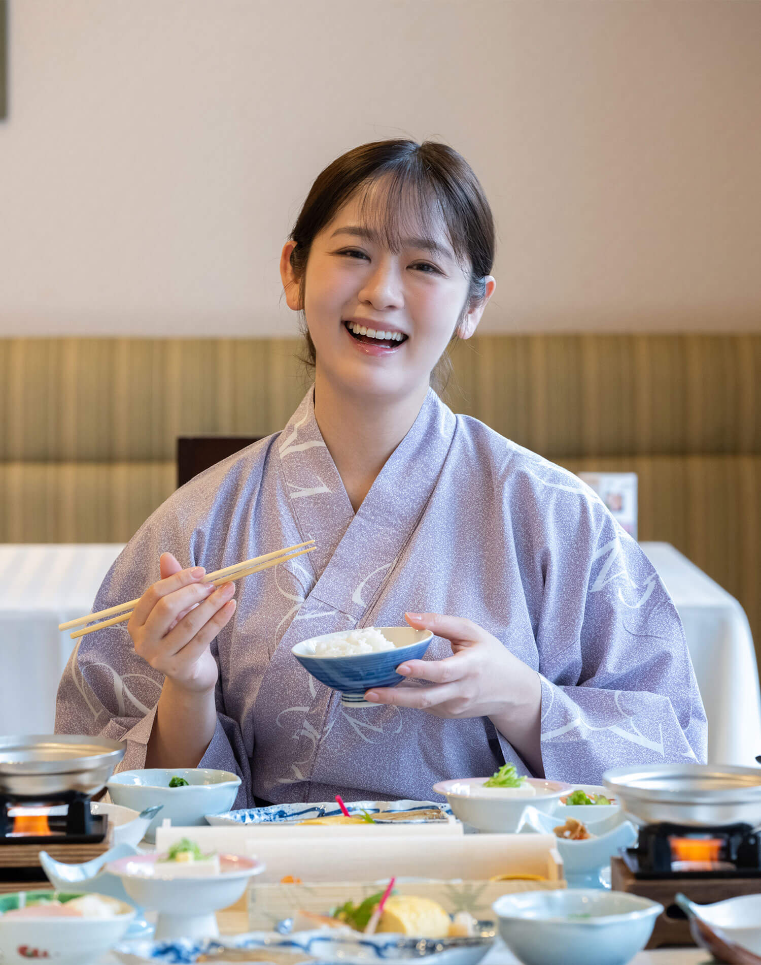 朝ごはんに舌鼓する池田さん